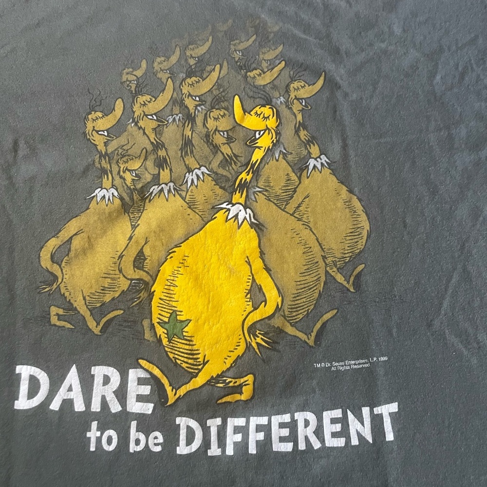 Dr.Seuss collectors item vintage Lic. dated on Dr. Seuss tag 1999. XXL
